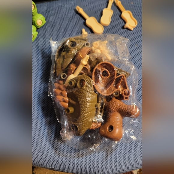 🏷= $1 4D dinosaur puzzle - Picture 5 of 9